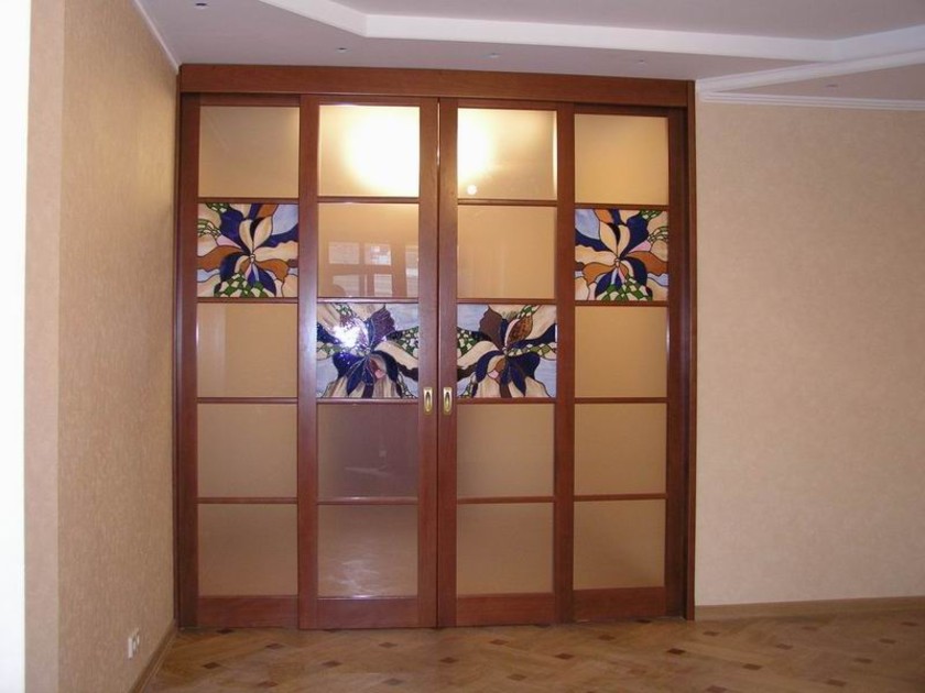 Перегородка с цветными стеклянными вставками Киселёвск