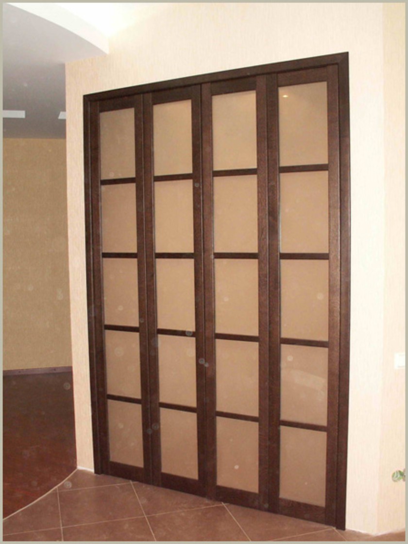 Двери гармошка с матовым стеклом и накладными разделителями Киселёвск