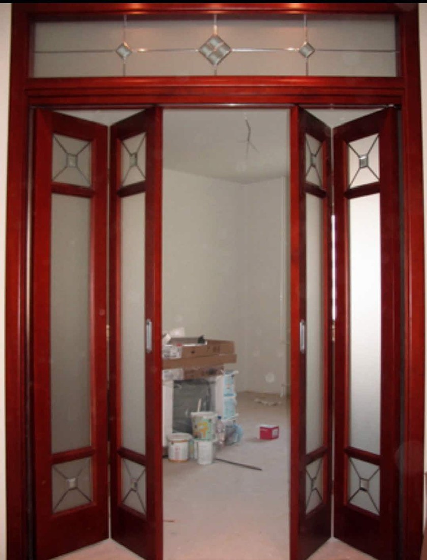 Дверь гармошка с декоративными стеклянными вставками Киселёвск